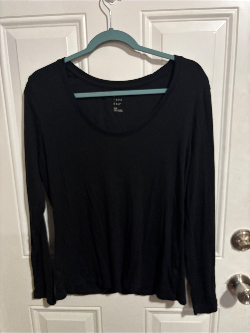 Women's Black Scoop Neck Long Sleeve Top